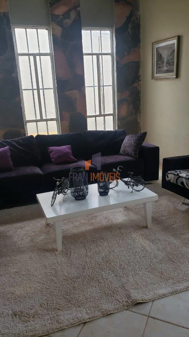Vendo Ótima casa de 2 pavimentos , com excelente estrutura de construção e pé di...