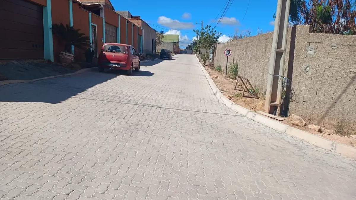 A GCASTRO IMÓVEIS VENDE !!!Vendo ótimo lote em condomínio fechado Em fase de reg...