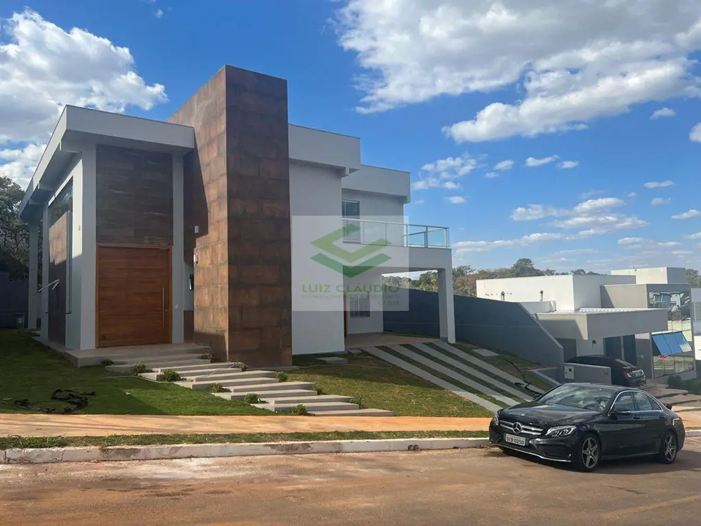 Excelente casa em condomínio fechado.Condomínio bem estruturado com segurança em...