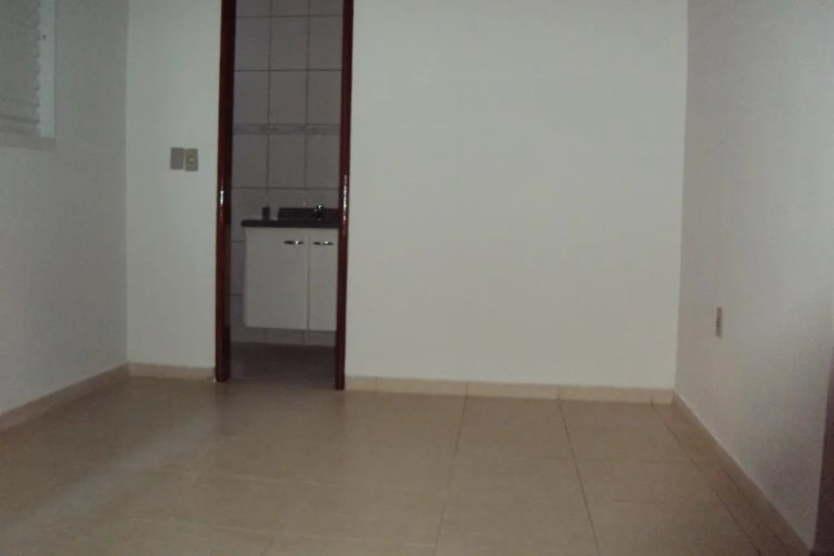 Casa com 3 dormitórios, sendo 1 suíte R$ 2.600,00/mensal, Parque Amazônia, Goiân...