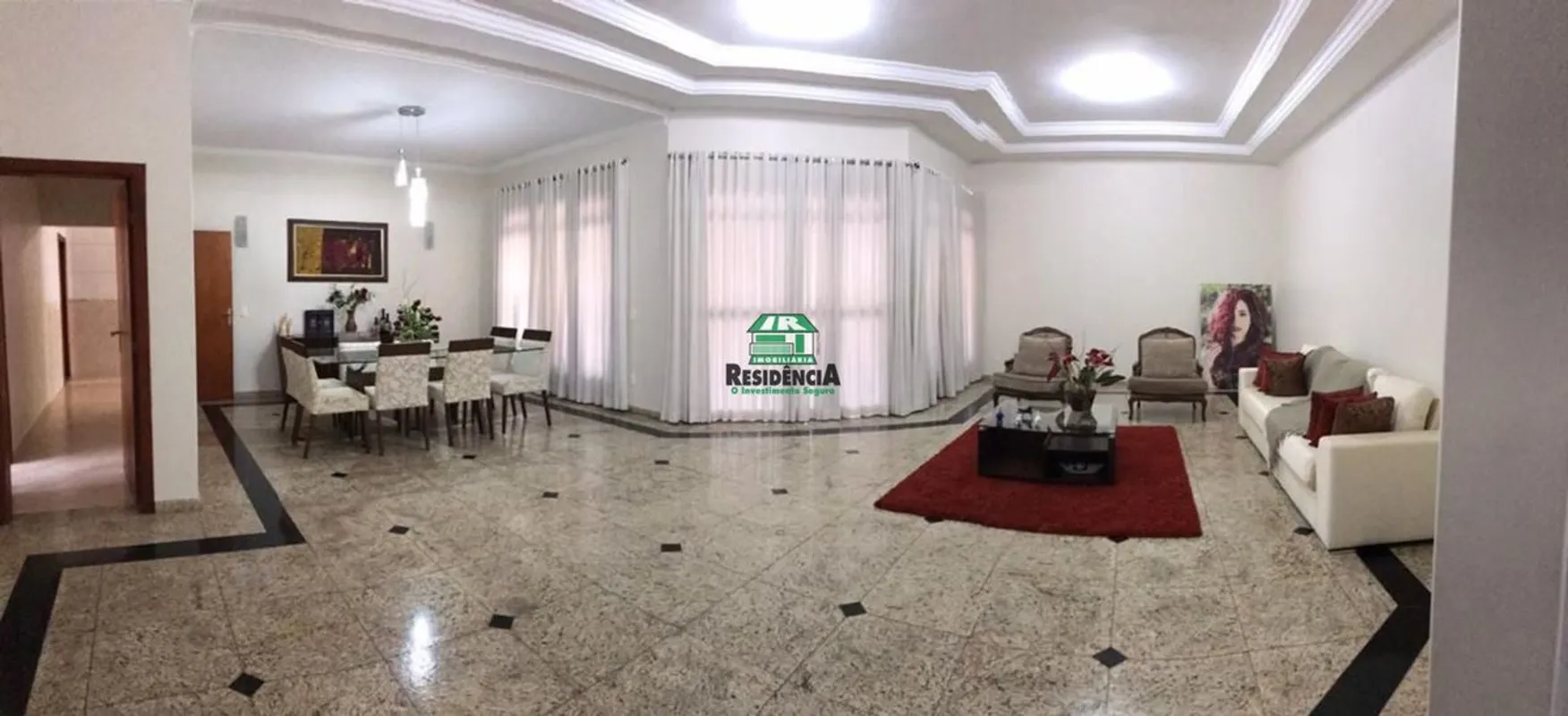 Casa térrea: -04 suítes -Cozinha com armários. -Piscina. -Sauna. -550 Mt2 de con...