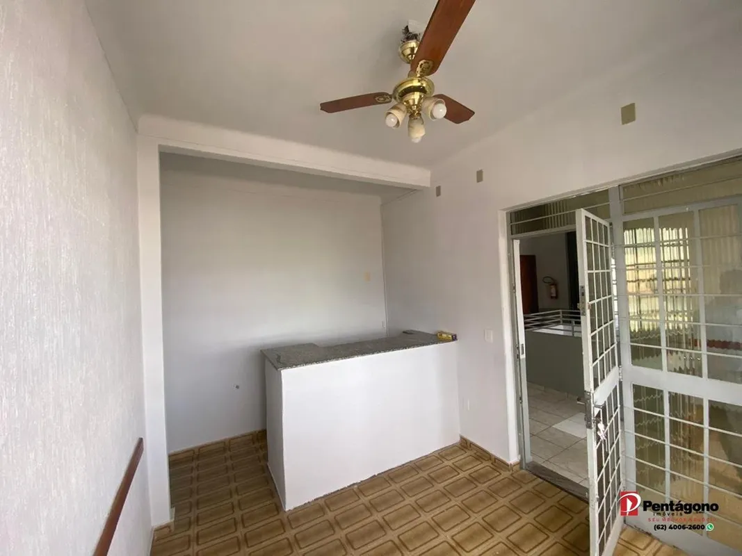 Sobreloja com acesso por escada, ideal para clínicas, escritórios, consultórios ...