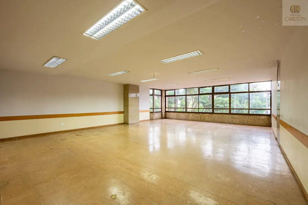 Sala com 700m², em excelente localização na Asa NorteSala com divisórias em dryw...