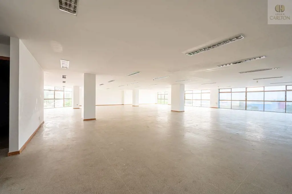 Excelente Sala Comercial com 542m² em ótima localização na Asa NorteEspaço amplo...