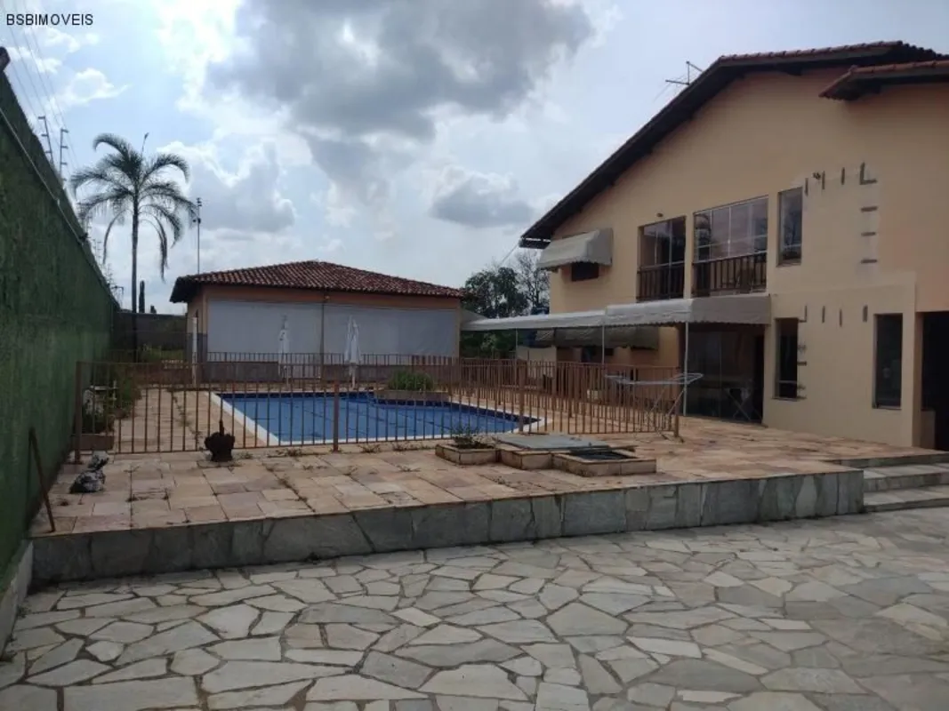 BSB imóveis vende ótima casa na quadra 28 do Parkway:terreno com 2.500m² (área t...
