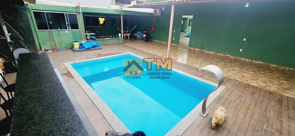 TM CONSULTORIA IMOBILIARIA VENDE:Excelente Casa com 2 Quartos, Piscina, Churrasq...