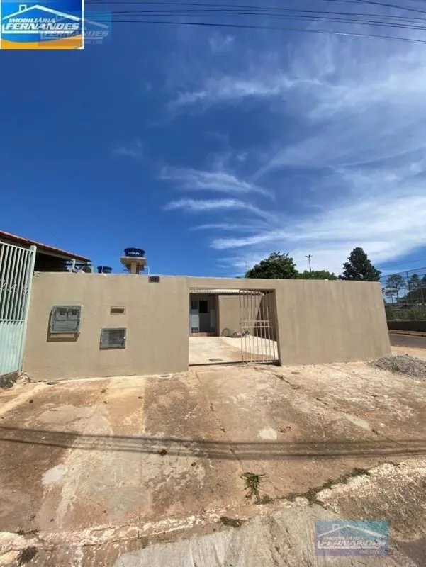  IMOBILIÁRIA FERNANDES vende excelente lote com duas residências na Quadra 13 do...