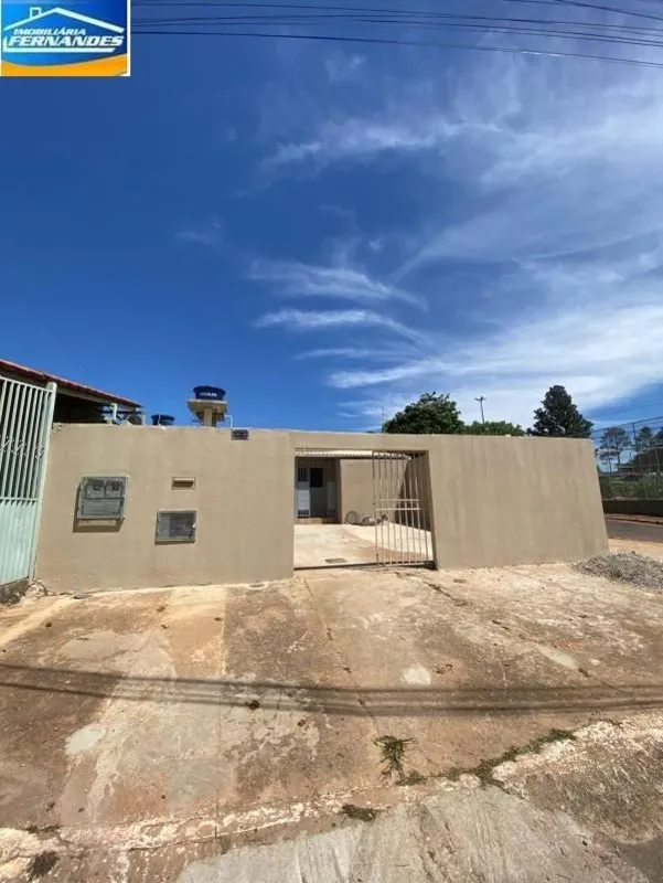  IMOBILIÁRIA FERNANDES vende excelente lote com duas residências na Quadra 13 do...