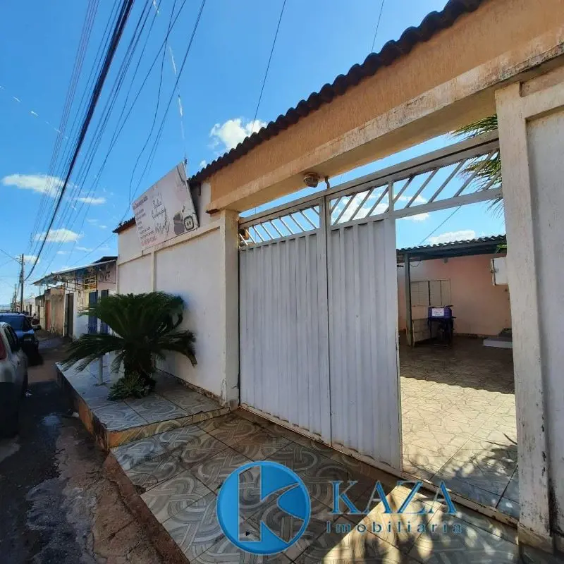 Ótima casa de 02 quartos em lote amplo e individual, toda na laje com base para ...