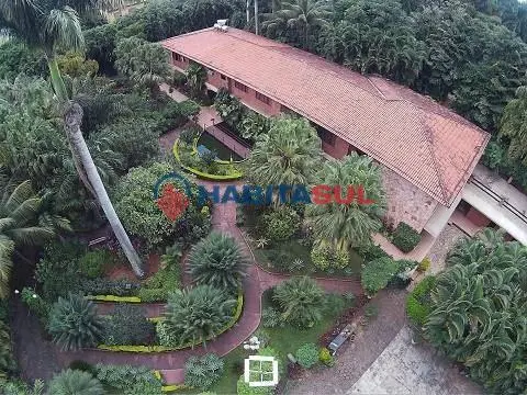Chácara com 9730,48 m² de área total;Mansão de 840 metros² de área construída, c...