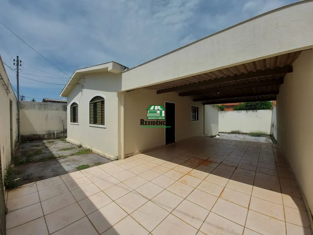 casa contendo:-02 quartos -banheiro social -sala -cozinha-area de serviço-garage...