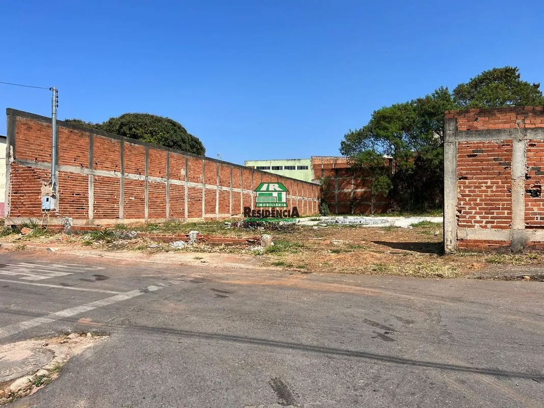 Terreno com 1290mt2Atrás da Av. Brasil Sul. 09/11/23