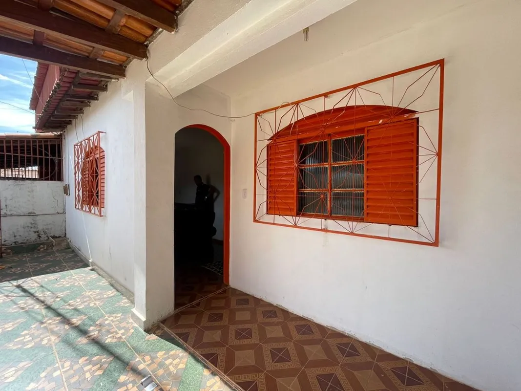 CASA 3 QUARTOS, SUÍTES, NA LAGE, BOA LOCALIZAÇÃO, ACEITA TROCA EM AP EM TAGUATIN...