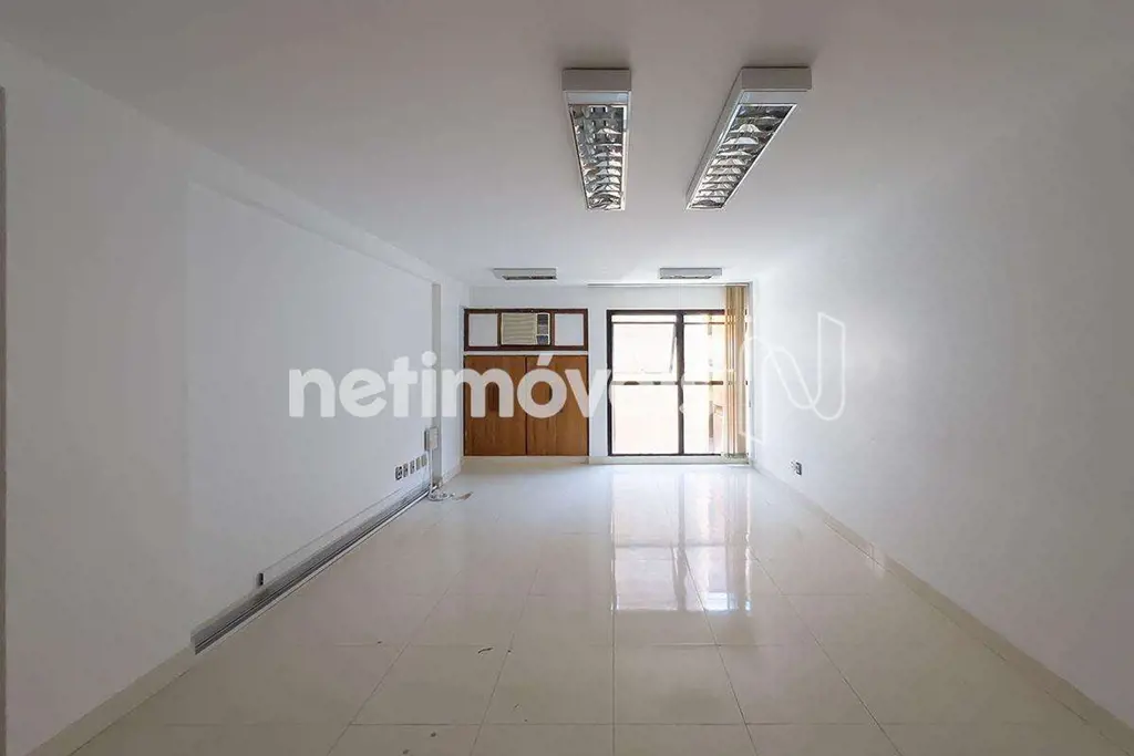 Sala comercial - Embassy TowerApresentamos esta sala comercial pensada para sati...