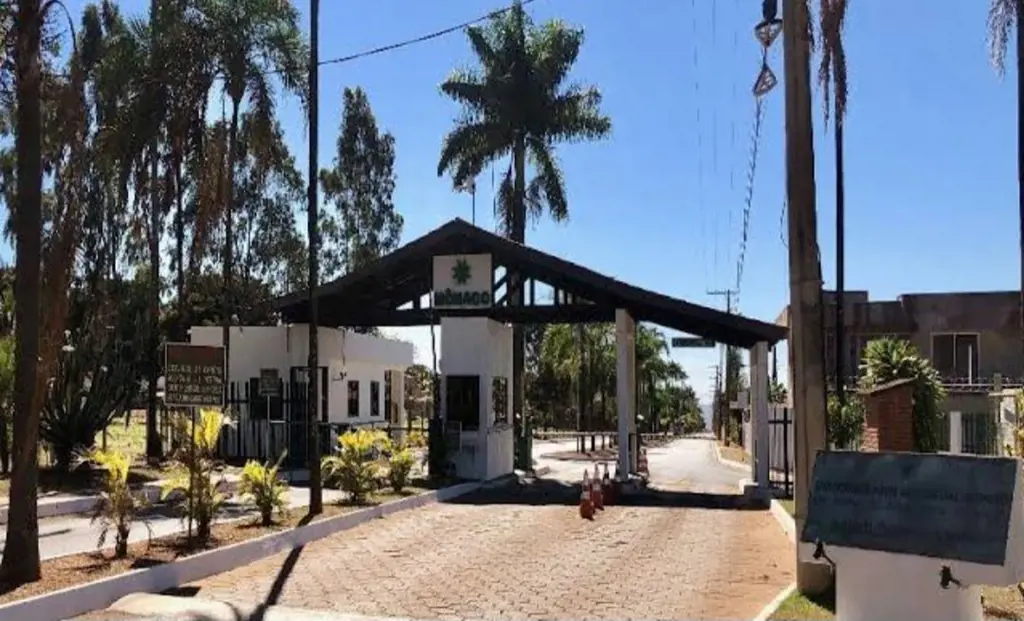 VENDO ÓTIMO LOTECONDOMÍNIO MÔNACO LOTE COM 800 M²R$ 450.000,00CODIGO: L, DClique...
