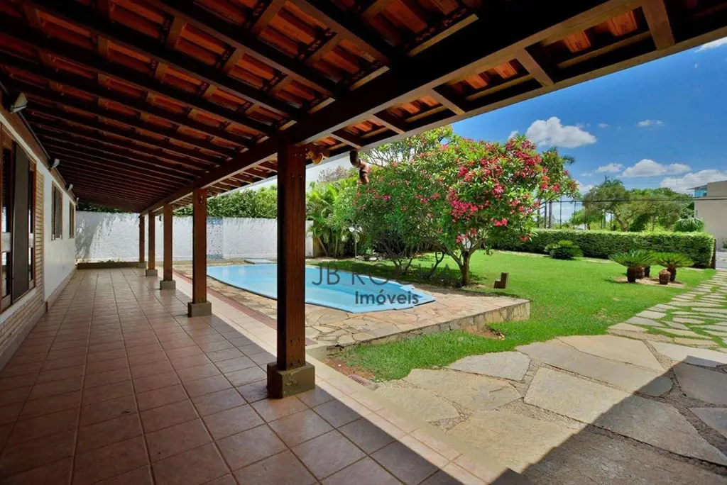 JB ROCHA IMÓVEIS ALUGA COM EXCLUSIVIDADECasa em condomínio à beira do lago, ao l...