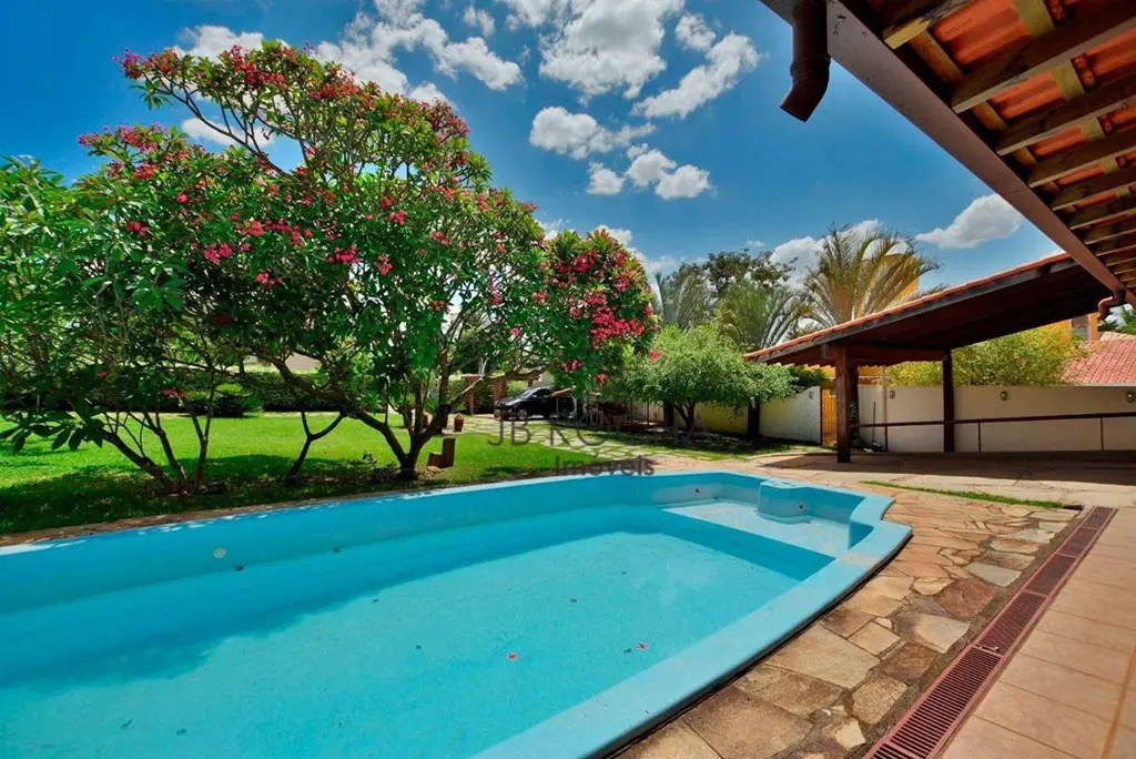 JB ROCHA IMÓVEIS ALUGA COM EXCLUSIVIDADECasa em condomínio à beira do lago, ao l...