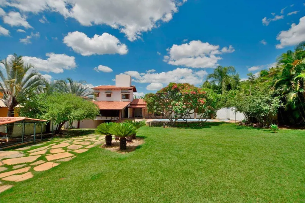 JB ROCHA IMÓVEIS ALUGA COM EXCLUSIVIDADECasa em condomínio à beira do lago, ao l...