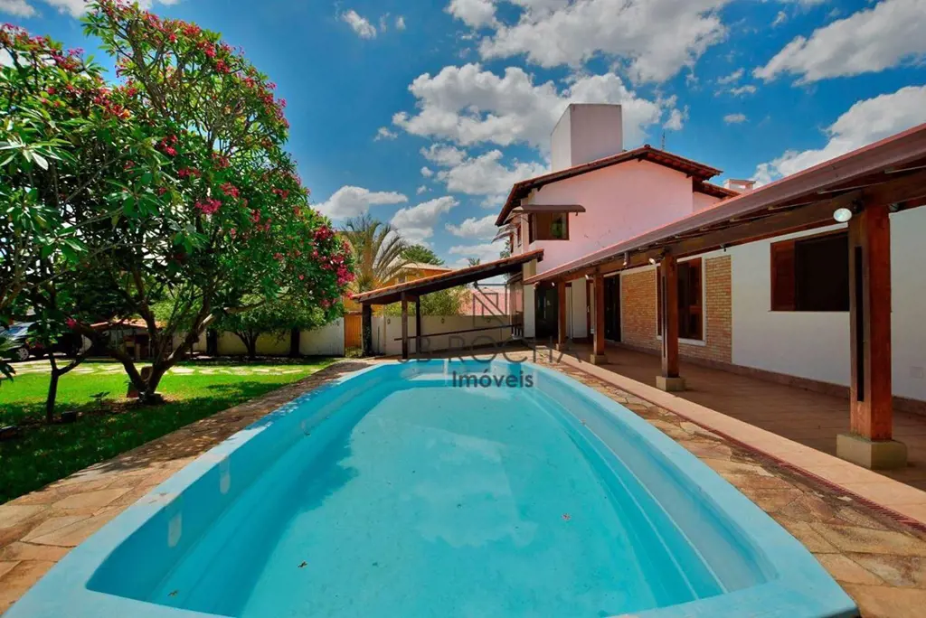 JB ROCHA IMÓVEIS ALUGA COM EXCLUSIVIDADECasa em condomínio à beira do lago, ao l...