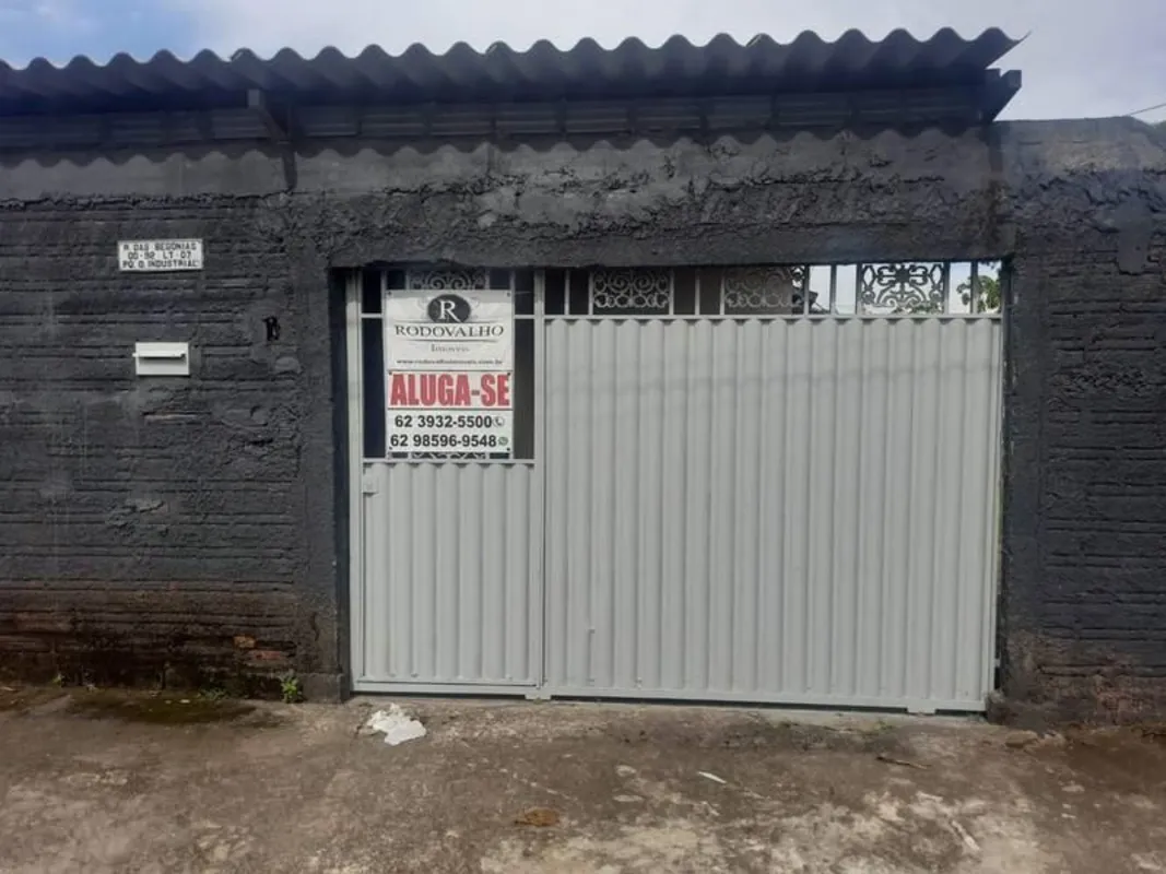 Aluga-se casa com lote de 250 m² e 85 m² de construção, com:- 3 quartos;- Sala;-...