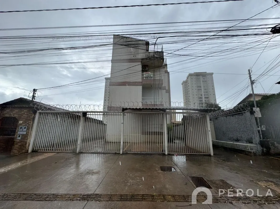 Apartamento com três quartos sendo duas suites, banheiro social, sala de estar, ...