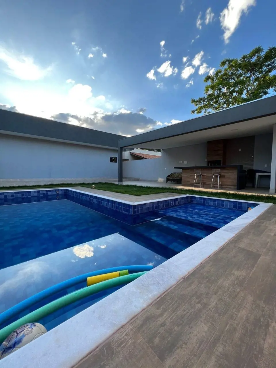 CASA DE 03 QUARTOS NO RESIDENCIAL IMPERIAL - ARNIQUEIRASCaracterísticas do Imóve...