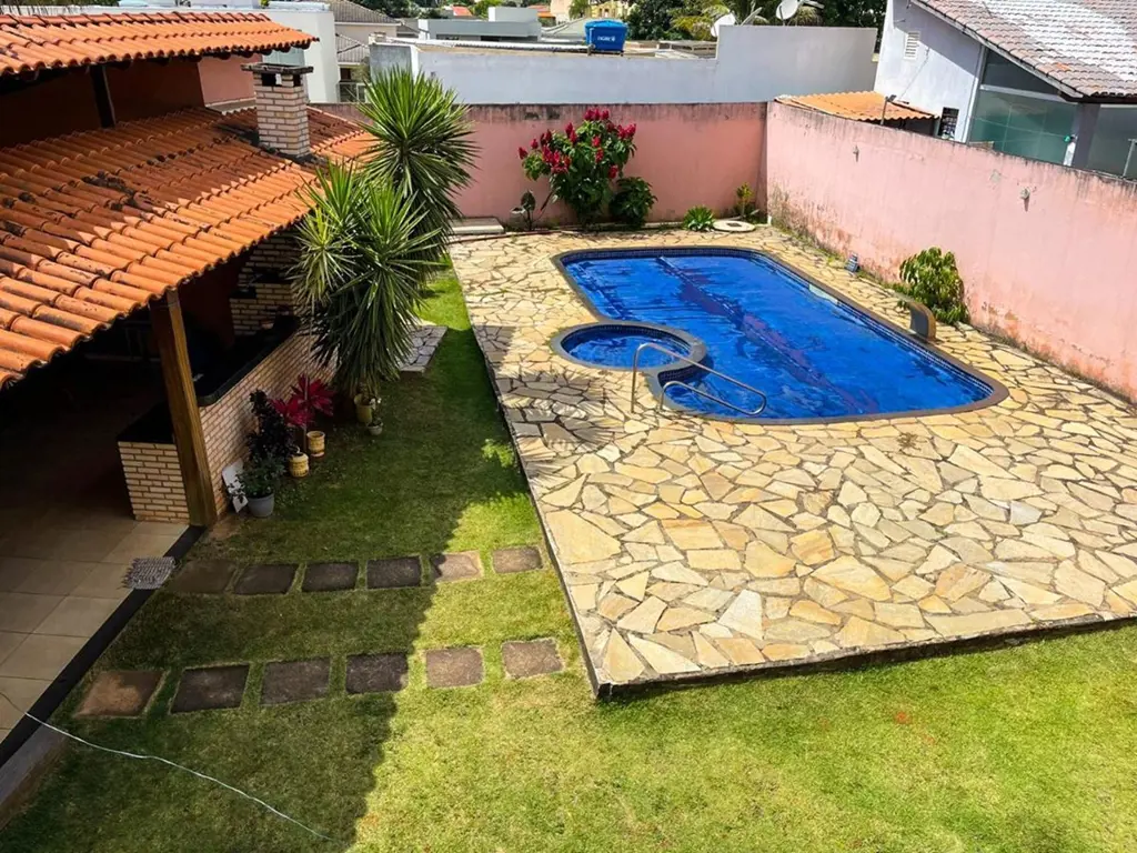CASA DE 6 QUARTOS NO RESIDENCIAL PINHEIROS - ARNIQUEIRASUma obra-prima que combi...