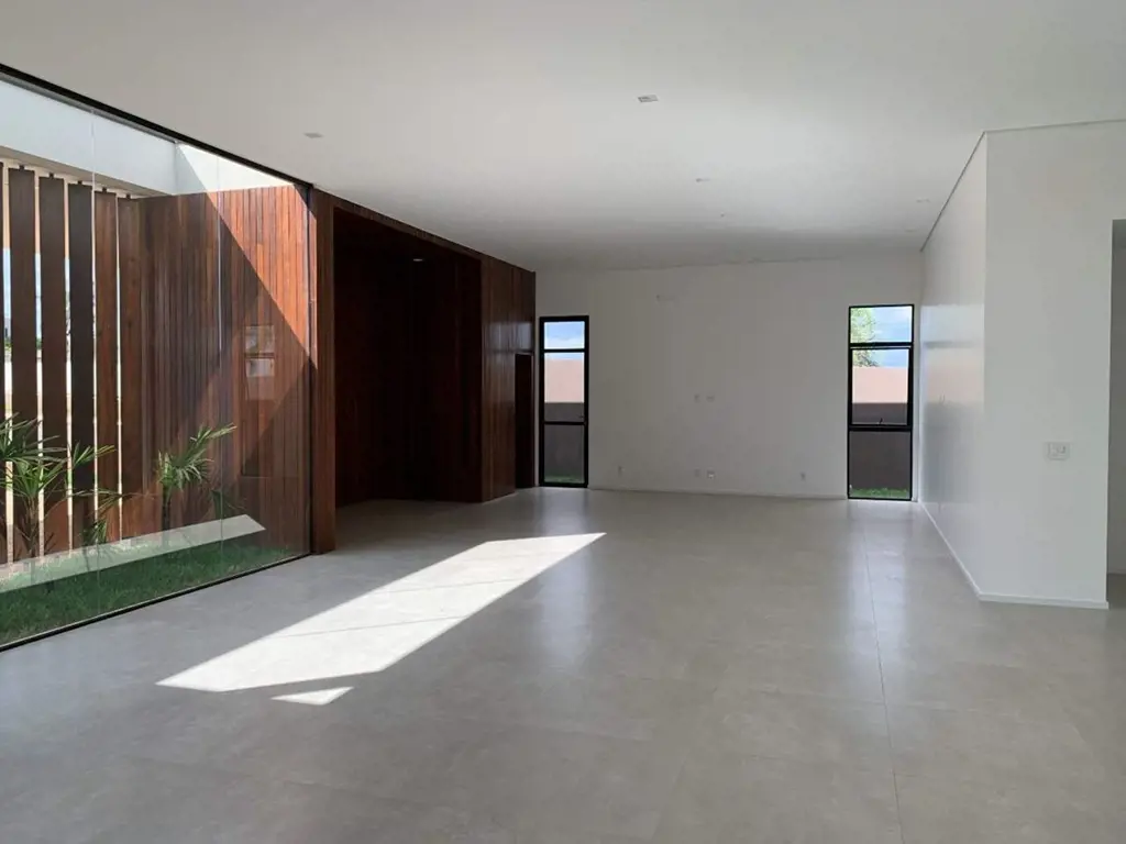 DALL'OCA IMÓVEIS VENDE:Cansado de viver apertado em um apartamento ou dividindo ...