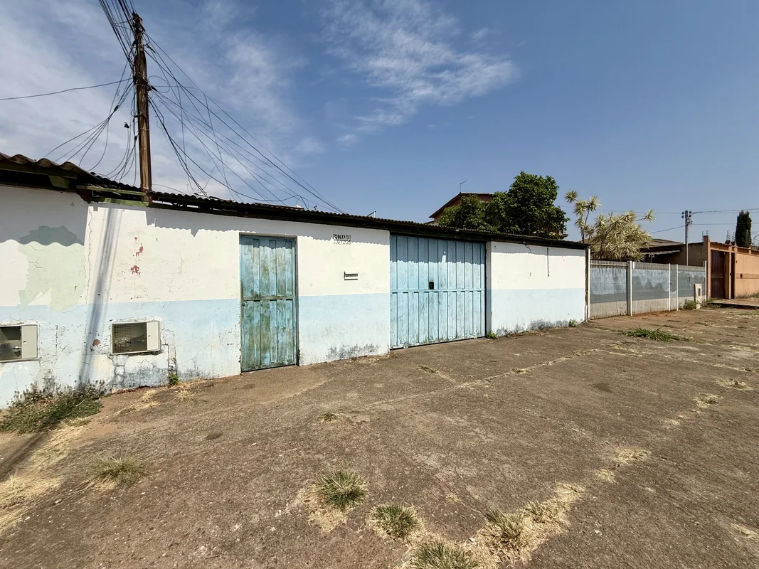 Lote excelente para investidor. Imóvel tendo como finalidades: residencial ou co...