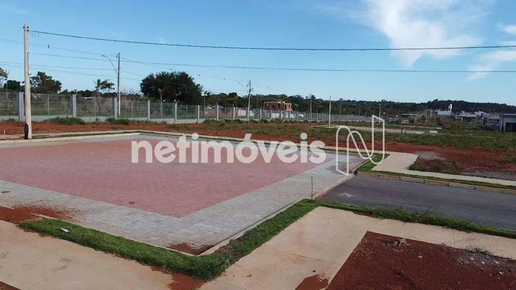 OPORTUNIDADE: Terreno com 799 metros quadrados, localizado em esquina, escritura...