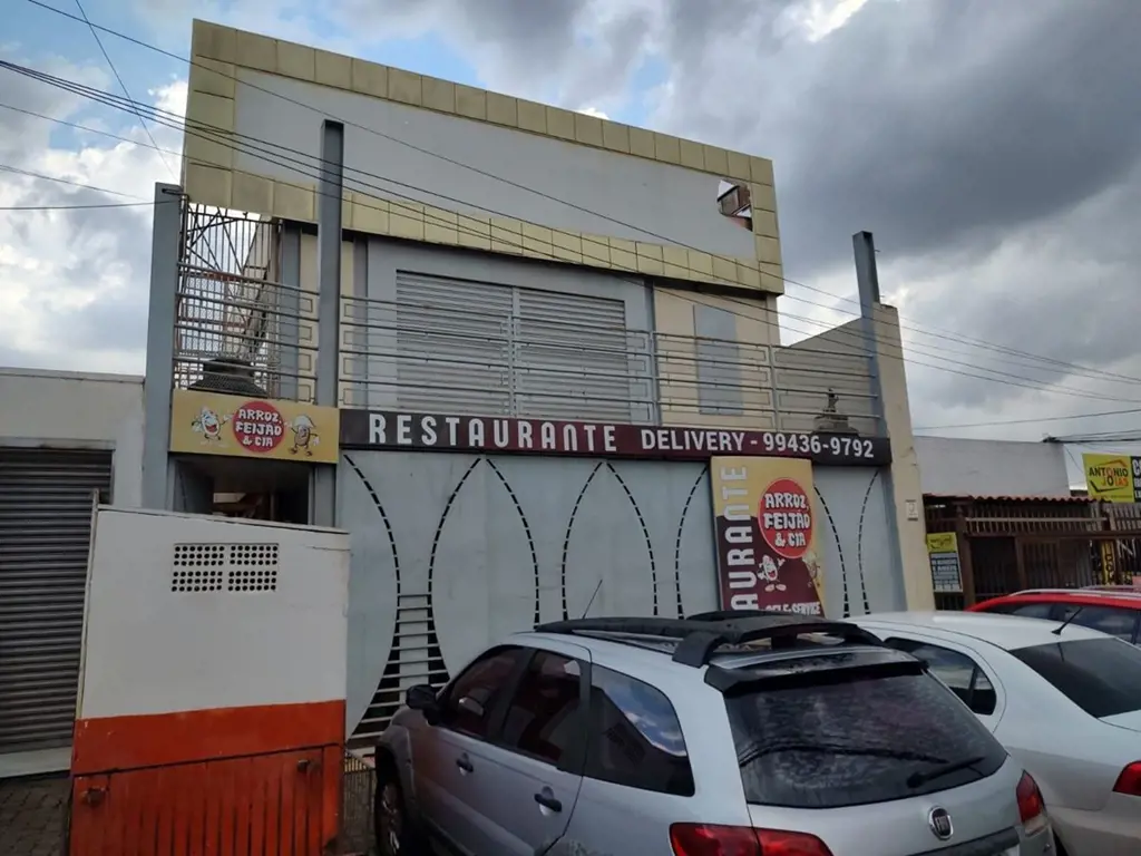 Prédio comercial em uma região super bem localizada, composto por térreo e 1º an...