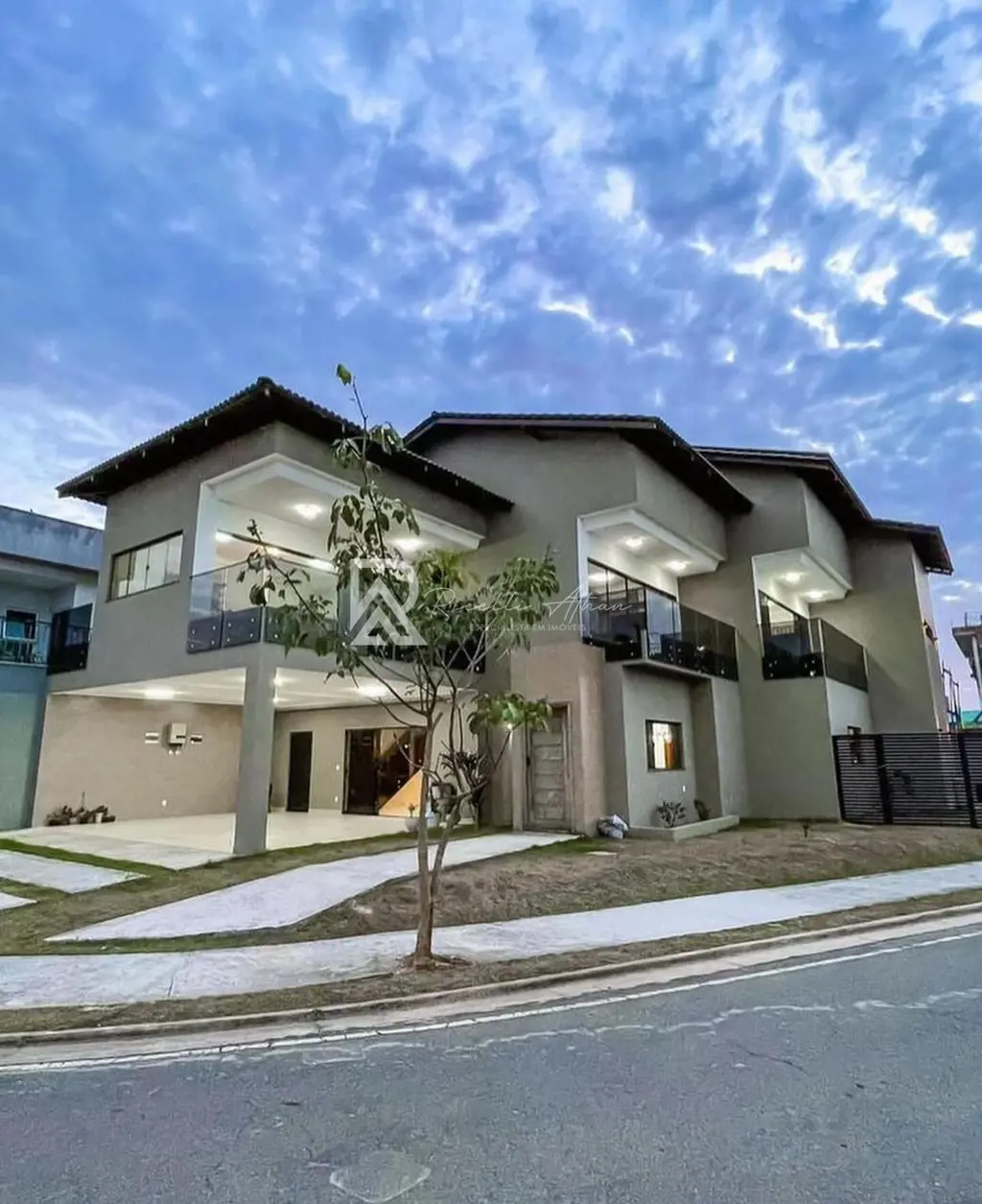Casa exclusiva no Damha485m² de terreno 460m² de área construída Sala de estar e...