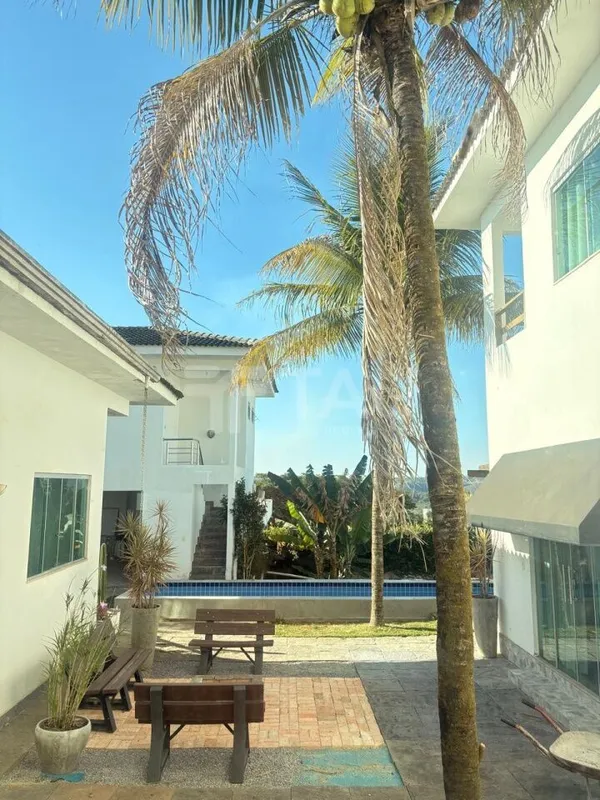 Rua Praça da AMOBB - Jardim BotânicoJÁ COM HABITE-SE!Casa moderna, pé direito al...