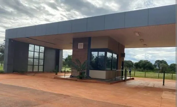 Vendo exelente lote em rua pavimentada em condomínio estância quintas da Alvorad...