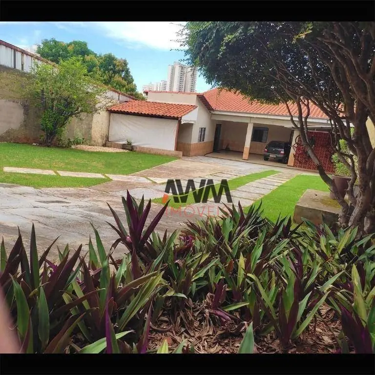 Excelente casa térrea com quintal grande na melhor localização do Jardim Goiás e...