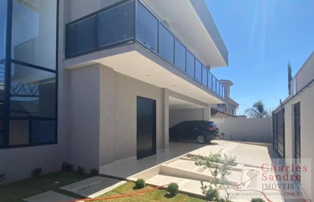 Anápolis City - Sobrado; - Área do terreno de 490 m²; - Área construída de 447 m...