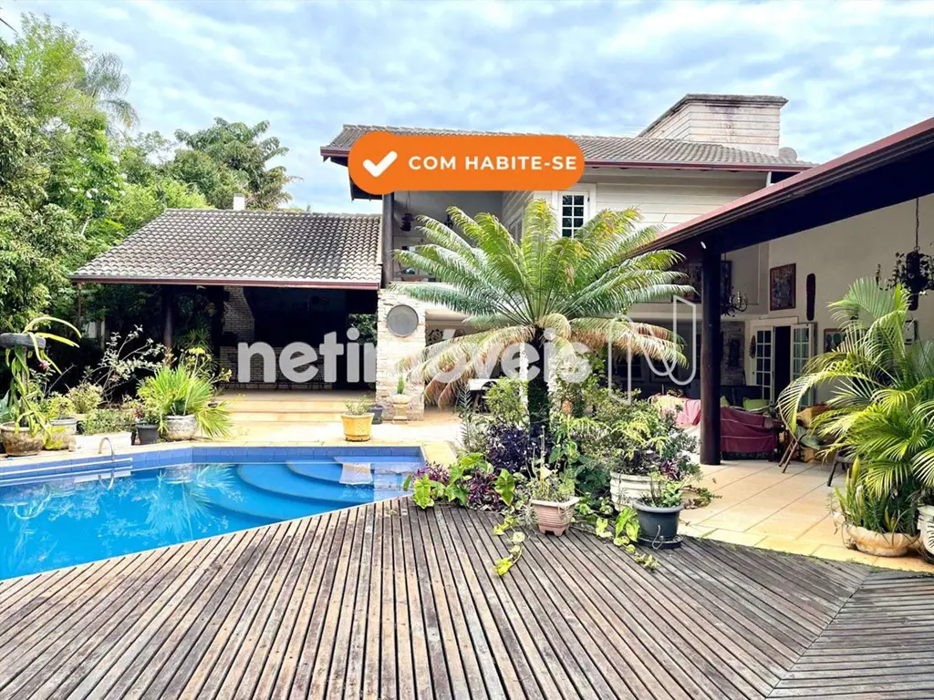 Esse casa, com arquitetura que é inspirada em um pedacinho da Itália, foi constr...