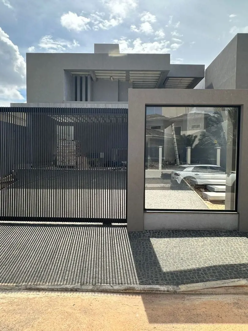 Paulo Melo Carvalho apresenta essa Excelente Casa Nova e Moderna de 450m² na Rua...