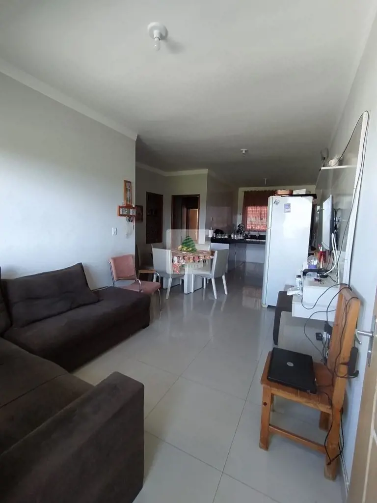 2 quartos, sendo 1 suíte, sala, banheiro social, cozinha, área de serviços, 2 va...