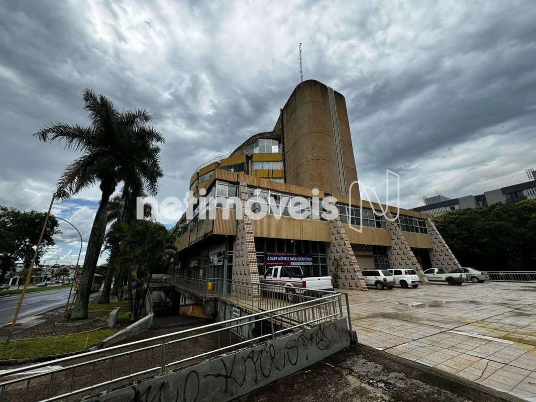  Venha conhecer o prestigiado Edifício Isis, um ícone arquitetônico localizado n...