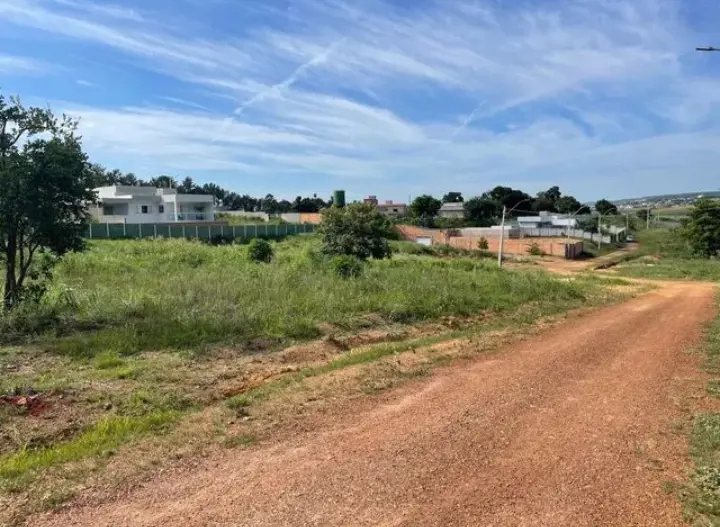 A GCASTRO IMÓVEIS VENDE , ótimo lote *VENDO EXCELENTE LOTE*Condomínio fechado Lo...