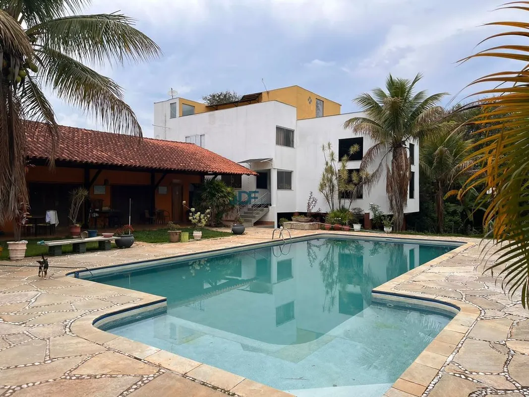 SMPW - QUADRA 10 - CASA AMPLA E DIFERENCIADA EM CONDOMÍNIO NO PARKWAY. TRÊS PAVI...