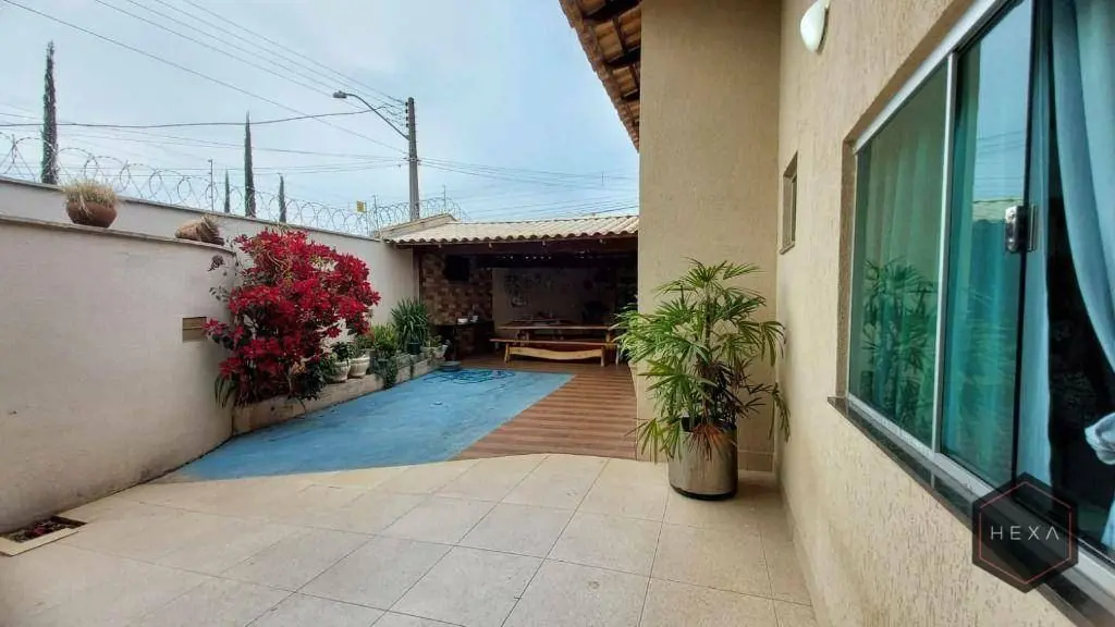 Casa à venda no Três Marias. Casa Setor 3 Marias, 3 quartos sendo 1 suíte, 3 vag...