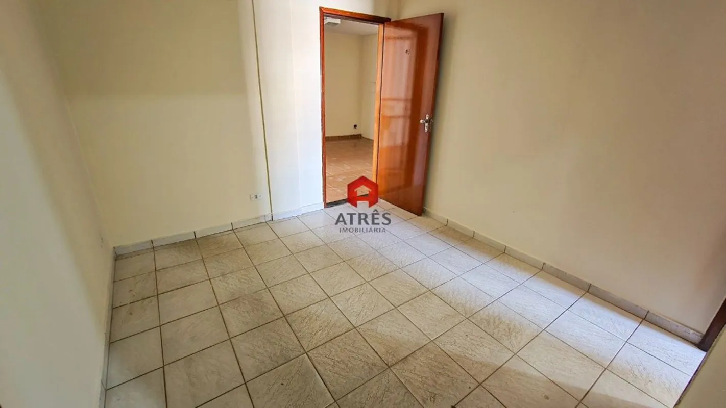 Localizado no Setor Vila Brasília em Aparecida de Goiânia, com aproximadamente 5...