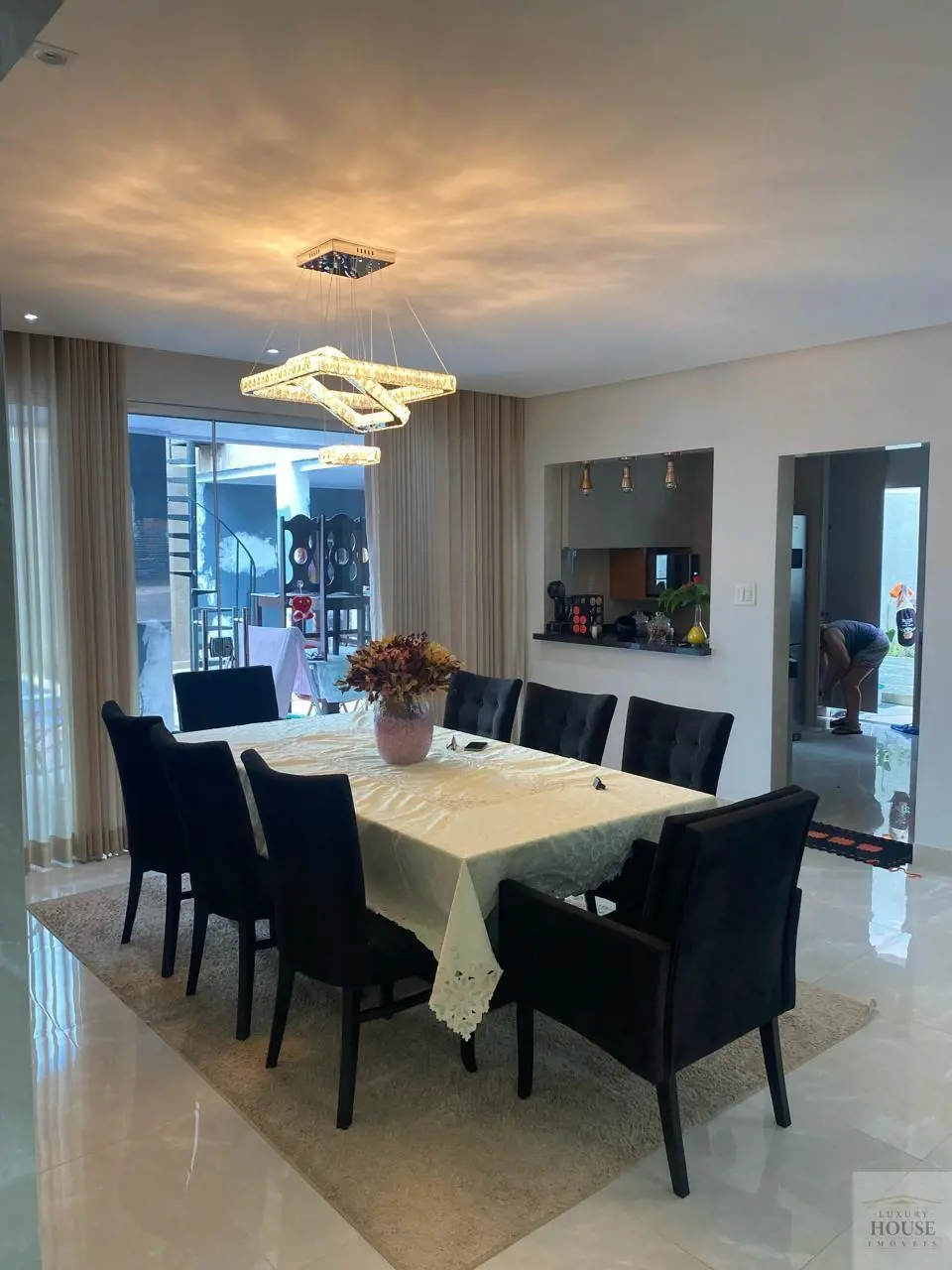 Descubra uma aconchegante casa escriturada no condomínio Arniqueiras, em Águas C...