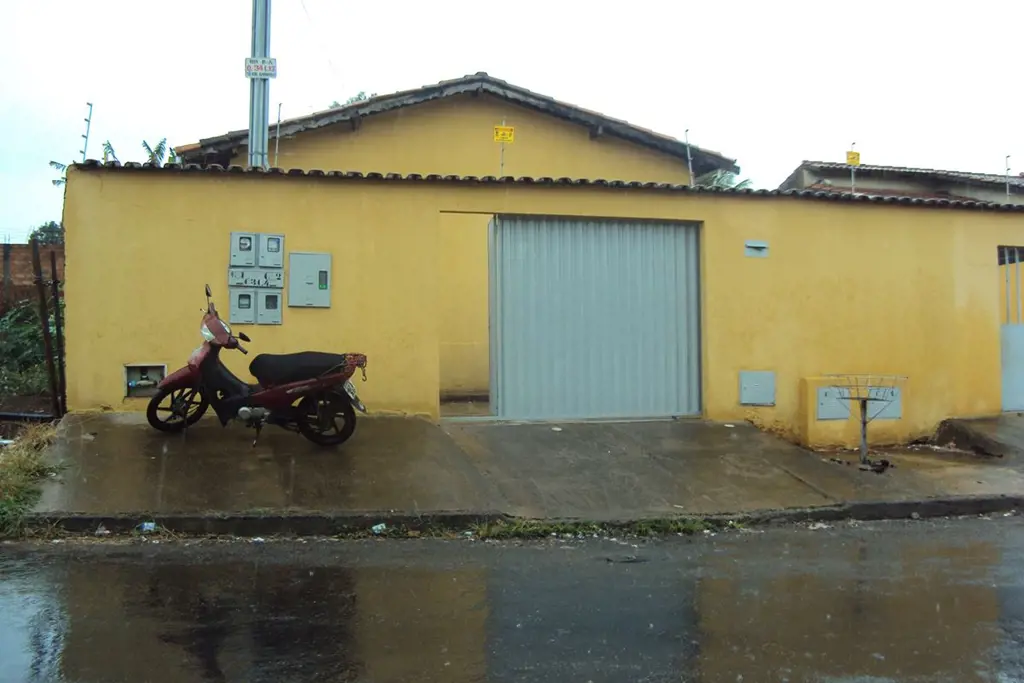 Casa de 3 dormitório, R$ 1.300,00. Setor Garavelo, Aparecida de Goiânia-GoDescri...