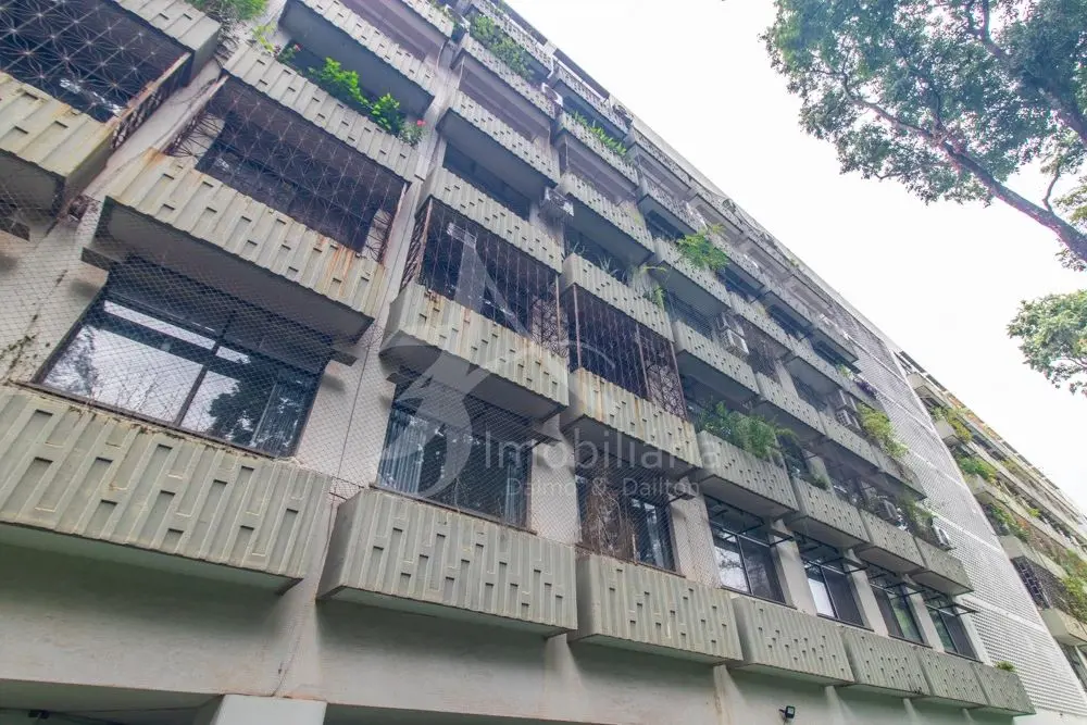 ÓTIMA LOCALIZAÇÃO.Vista livre permanente.3 quartos, sendo um suíte com closet e ...