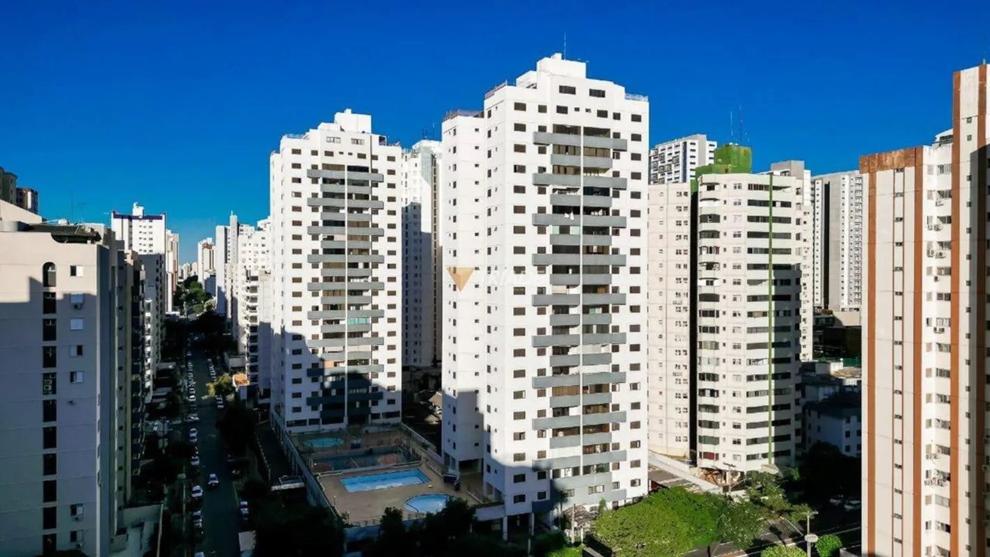 Espaço para a família em uma localização que facilita a rotina. Com 120 m² de ár...