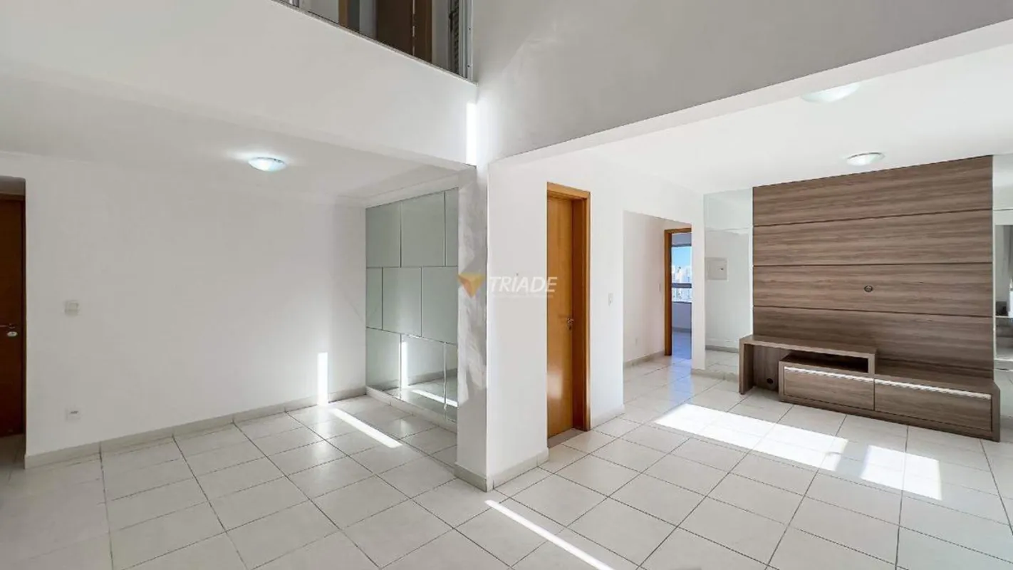 Viva a experiência de morar em uma cobertura duplex exclusiva, localizada em um ...