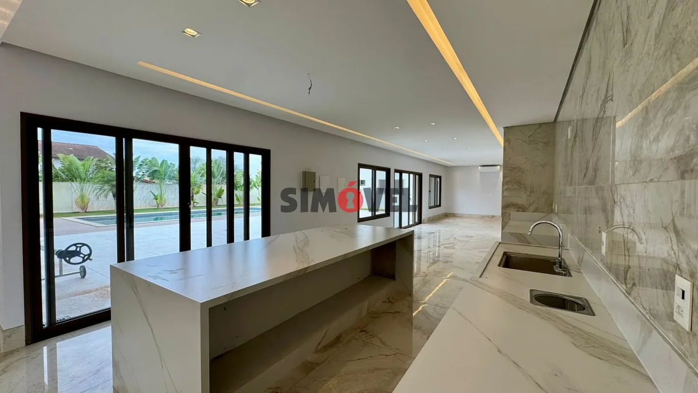 Mansão de 583m² no Park Way, Aeroporto, 5 suítes, lote de 2.125m² - R$: 5.900.00...